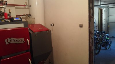 kotłownia powiększona i przeniesiona została za garaż brakuje drzwi