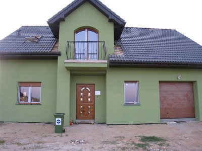 czekamy jeszcze na tynk - ten kolor to tylko podkład